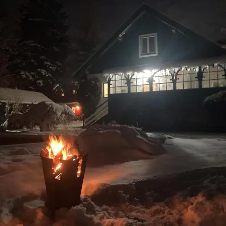 Haus Mit Sauna Und Privatem Badeteich In Bei Salzburg *