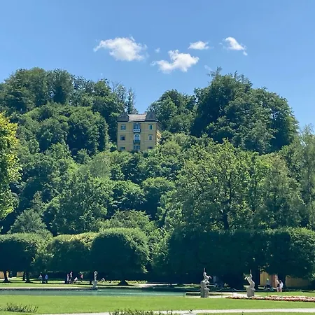 Haus Mit Sauna Und Privatem Badeteich In Bei Salzburg