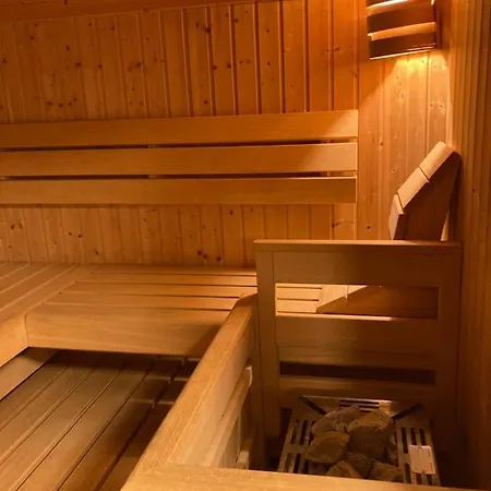 Haus Mit Sauna Und Privatem Badeteich In Bei Salzburg