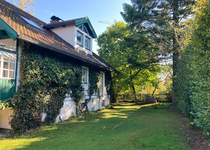 Haus Mit Sauna Und Privatem Badeteich In Bei Salzburg