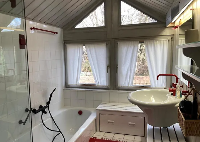 Haus Mit Sauna Und Privatem Badeteich In Bei Salzburg