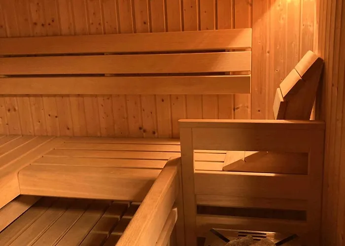 Haus Mit Sauna Und Privatem Badeteich In Bei Salzburg