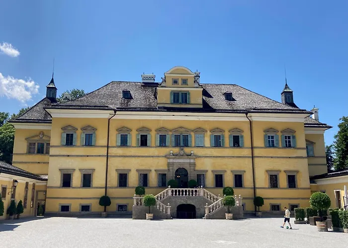 Ferienhaus Haus Mit Sauna Und Privatem Badeteich In Bei Salzburg *