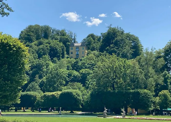 Haus Mit Sauna Und Privatem Badeteich In Bei Salzburg